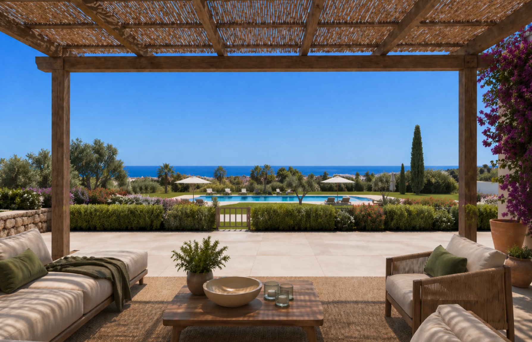 Terraza con pérgola sobre la piscina y los jardines comunes